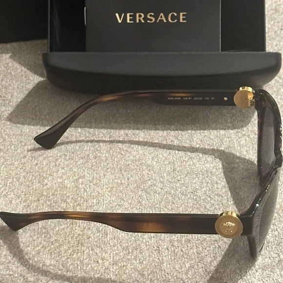 Cat eye versace